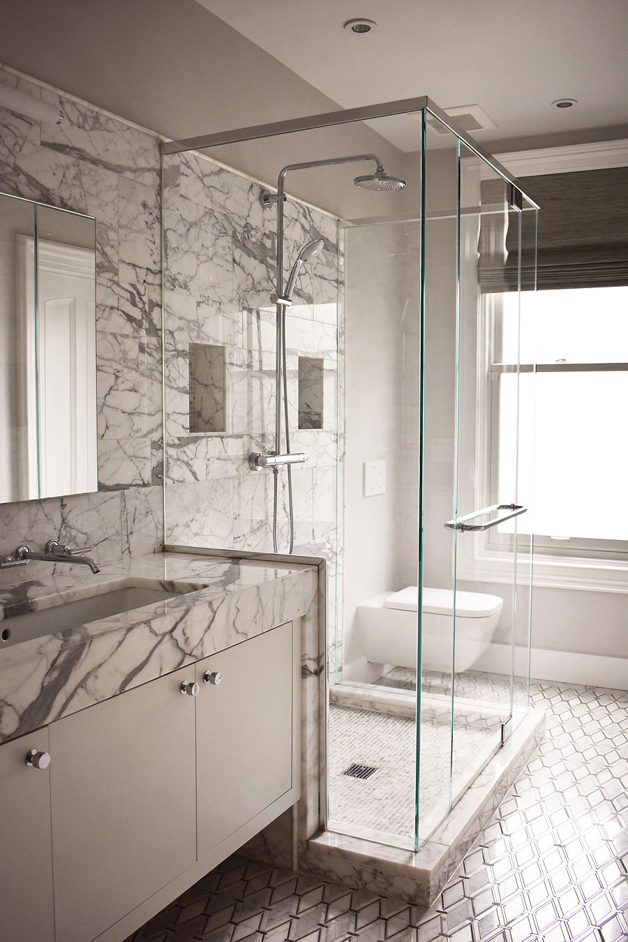 10th & Bloomfield Brownstone bathroom
